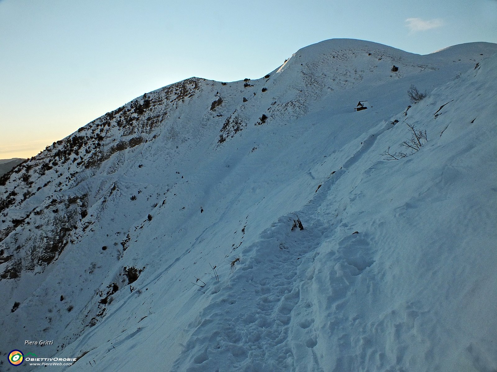 70 Passo alla Bocchetta-Baita di Regadur (1853 m).JPG